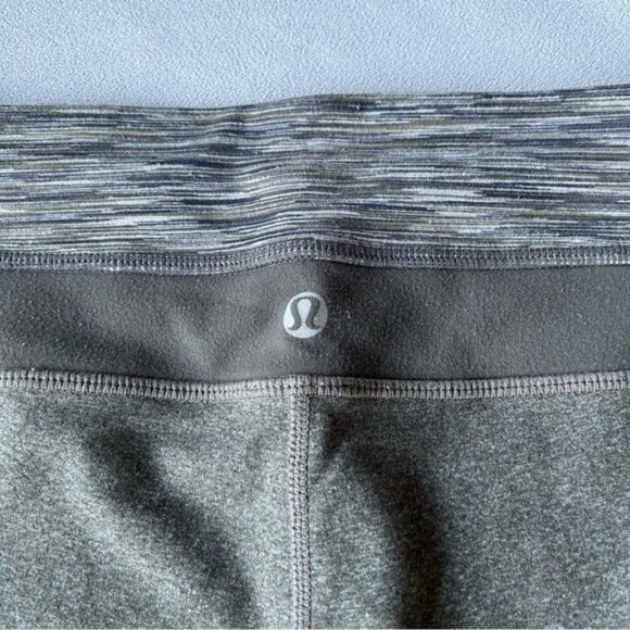 Lululemon ~ Groove Crop ~ Heathered Wren ~ Womens Size 6 - Picture 3 of 6